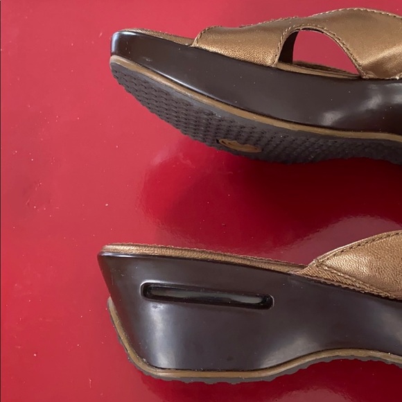 01:05 -  Vintage COLE HAAN G Series Nike Air Bronze Leather Slides - Picture 5 of 14